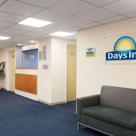 Days Inn Sutton Scotney South Dış mekan fotoğraf